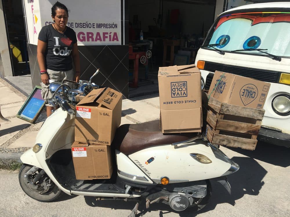 Entregas de CHALE en scooter por Tulum
